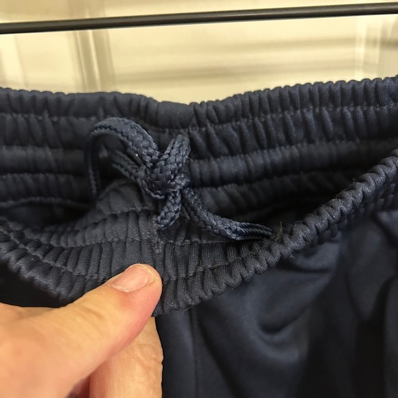 NWOT Kelme size L men’s navy padded goalkeeper shorts. - Picture 8 of 13